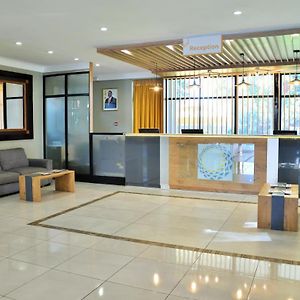 Cresta Oasis Hotel
